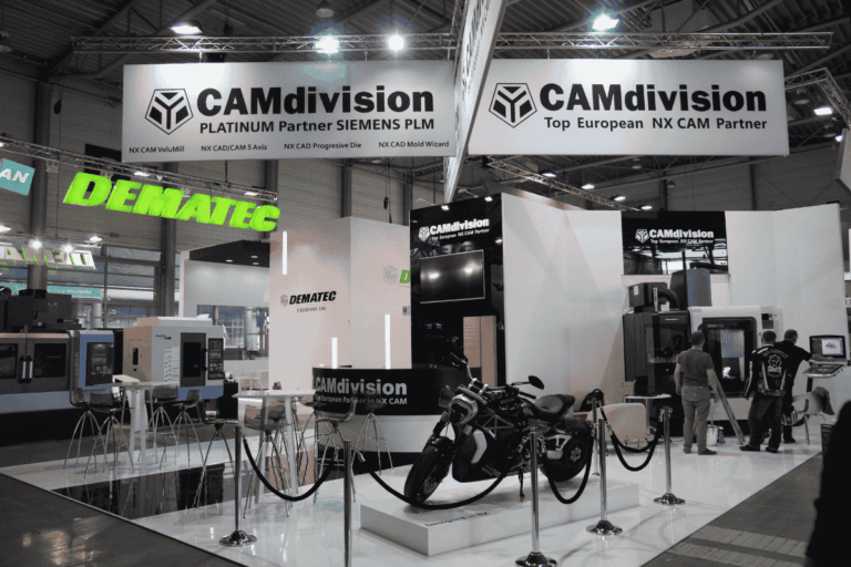 stoisko targowe CAMdivision z ekspozycją technologii